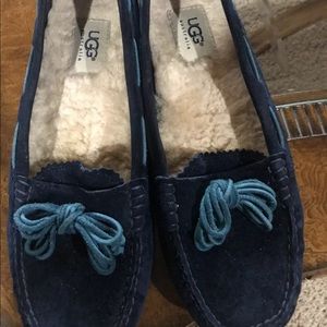 SOLD!! Preowned Ugg Slippers Navy Blue